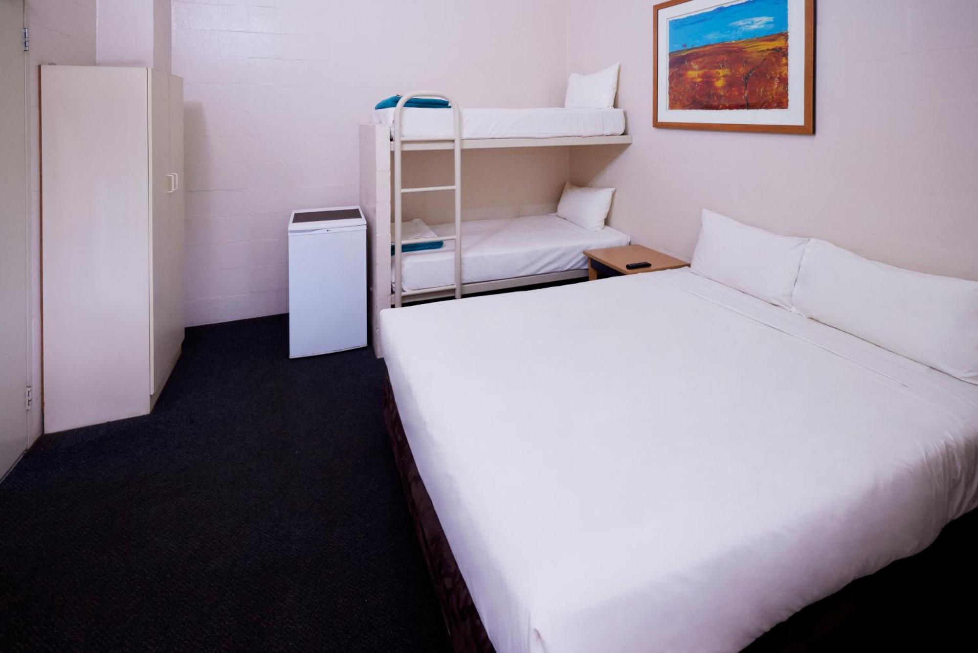 Outback Hotel Ayers Rock Exterior photo
